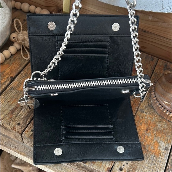 Steve Madden black crossbody leather wallet with silver hardware chain - Picture 7 of 9